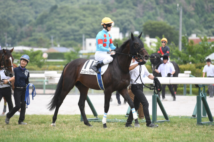 2026年7月19日の福島5R・2歳新馬（芝2000m）で「サピアウォーフの2024」であるエンルートフライト号（牡2歳、父コントレイル、母サピアウォーフ）がデビューしました。
